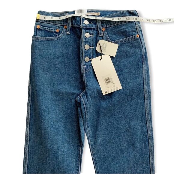 LEVI’S Straight Leg Jeans! - Picture 3 of 7